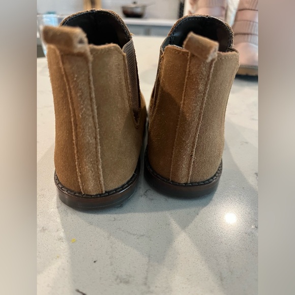 Suede material boots - Picture 3 of 4